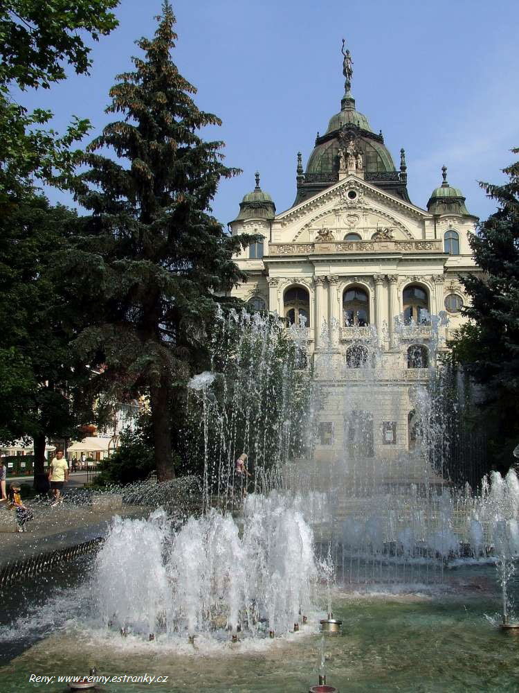 Zpívající fontána na Hlavní ulici, Státní divadlo, Košice