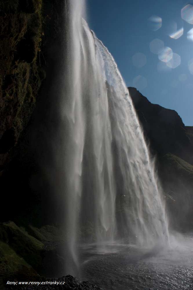 vodopád Seljalandsfoss 2